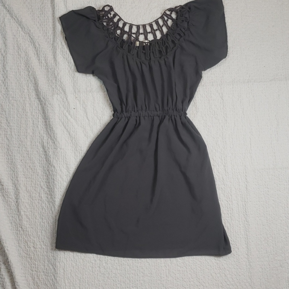 LAUNDRY ROOM grey mini silk like dress neck detail